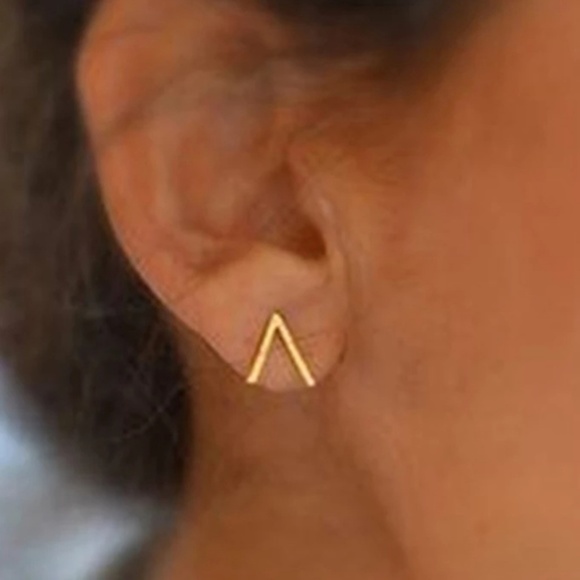 NWOT Dainty Stud Triangle Earrings - Picture 3 of 5